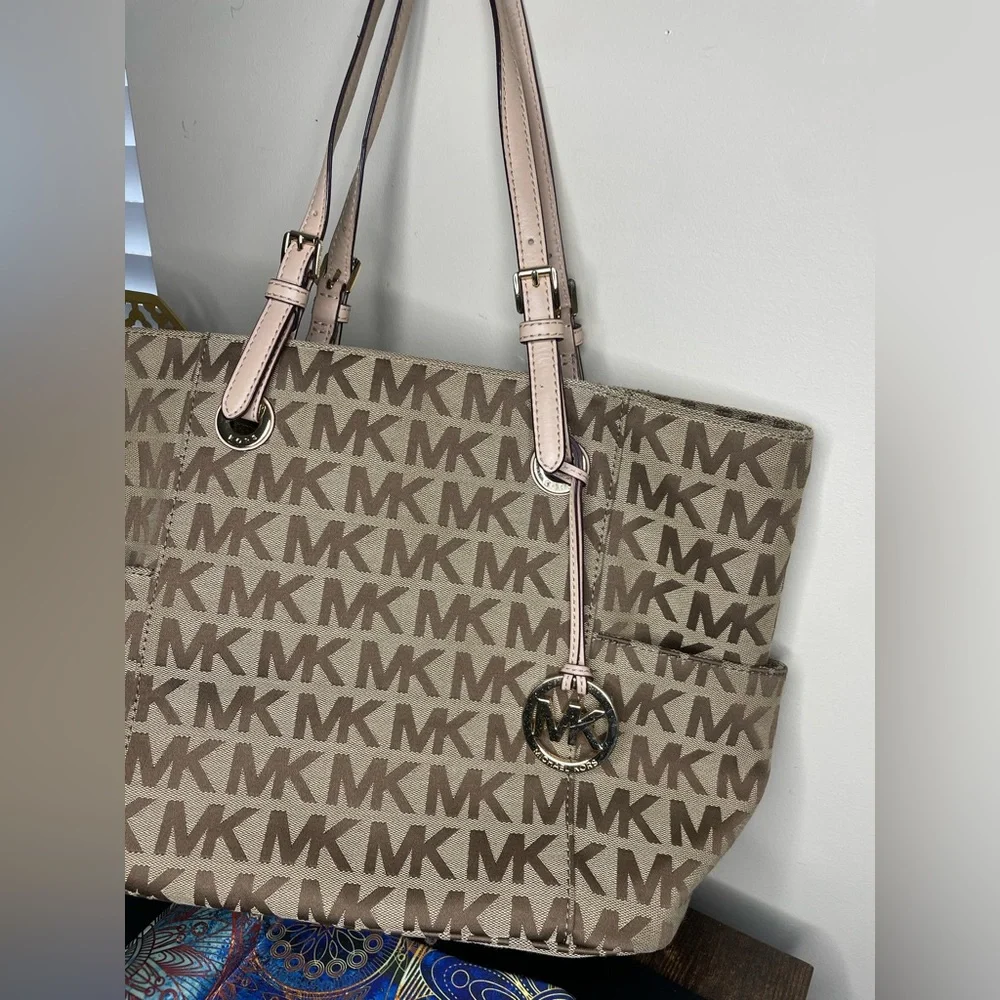 *Authentic* - Picture 6 of 7